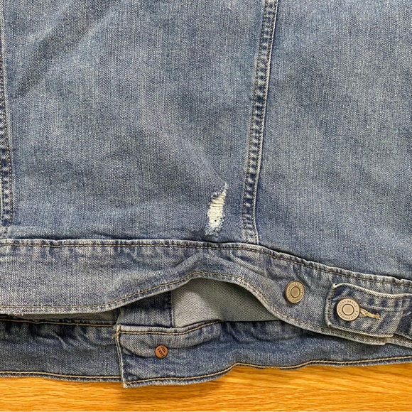 Lucky Brand Tomboy Trucker jacket jean denim jacket small medium wash distressed - Picture 4 of 11